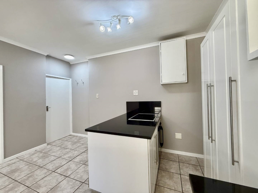 To Let 1 Bedroom Property for Rent in Vredehoek Western Cape